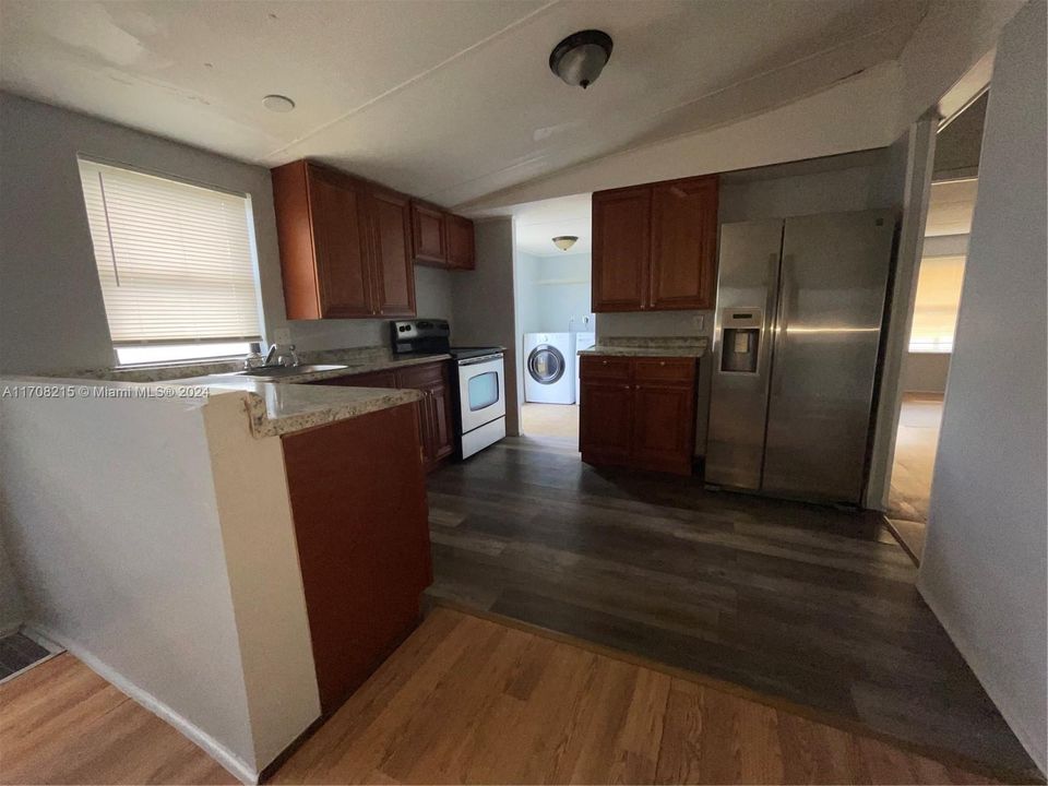 For Rent: $2,295 (4 beds, 2 baths, 1352 Square Feet)