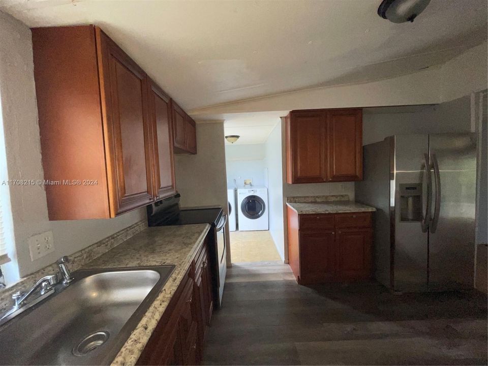 For Rent: $2,295 (4 beds, 2 baths, 1352 Square Feet)