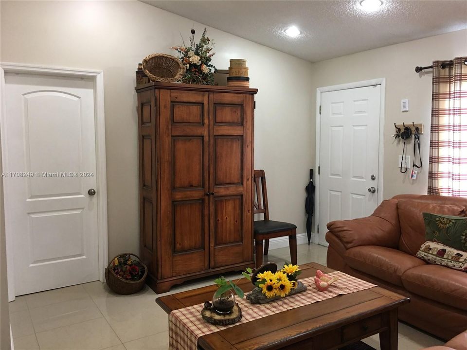 For Rent: $2,450 (2 beds, 2 baths, 1190 Square Feet)