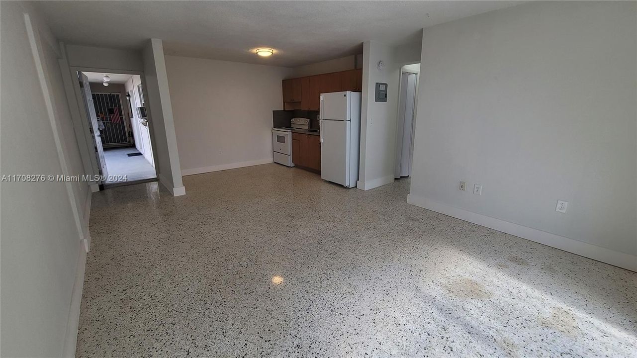 Active With Contract: $1,900 (2 beds, 1 baths, 0 Square Feet)