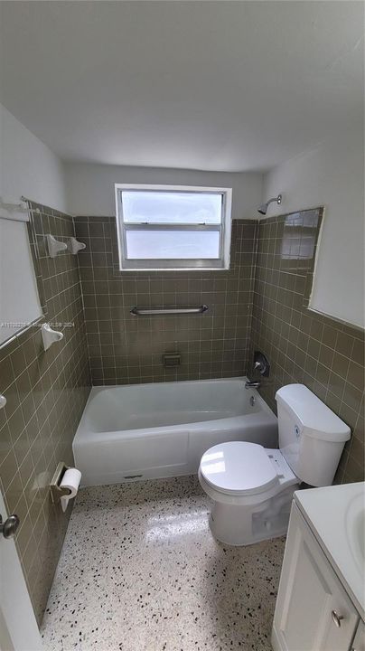 Active With Contract: $1,900 (2 beds, 1 baths, 0 Square Feet)