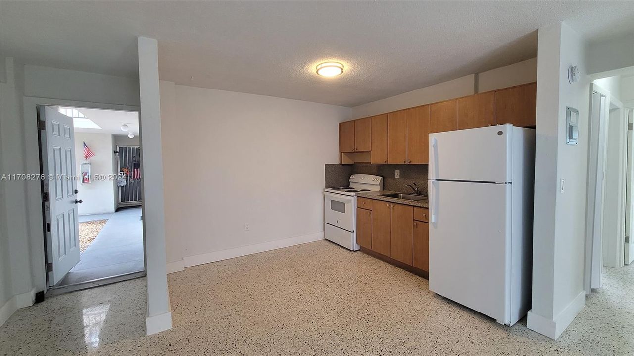 Active With Contract: $1,900 (2 beds, 1 baths, 0 Square Feet)