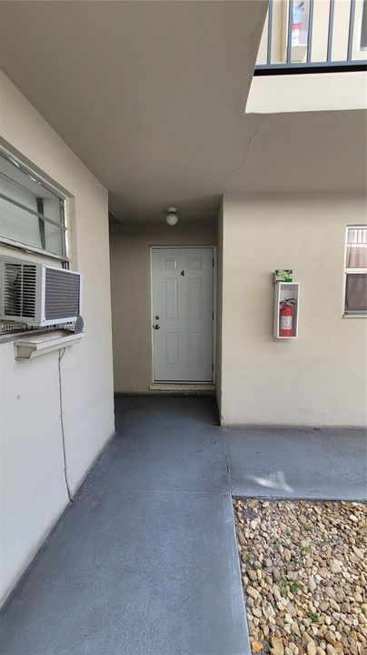 Active With Contract: $1,900 (2 beds, 1 baths, 0 Square Feet)