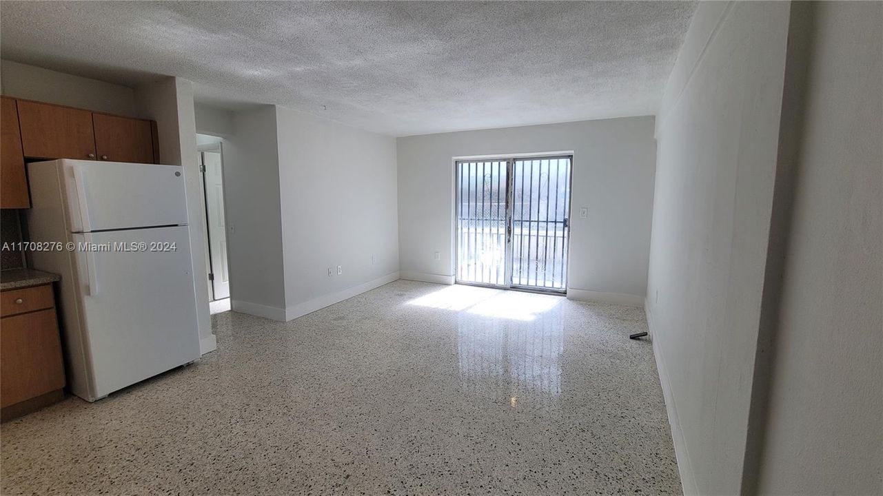 Active With Contract: $1,900 (2 beds, 1 baths, 0 Square Feet)