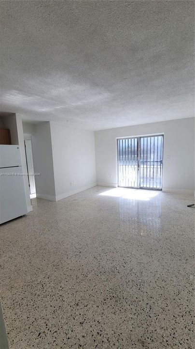 Active With Contract: $1,900 (2 beds, 1 baths, 0 Square Feet)