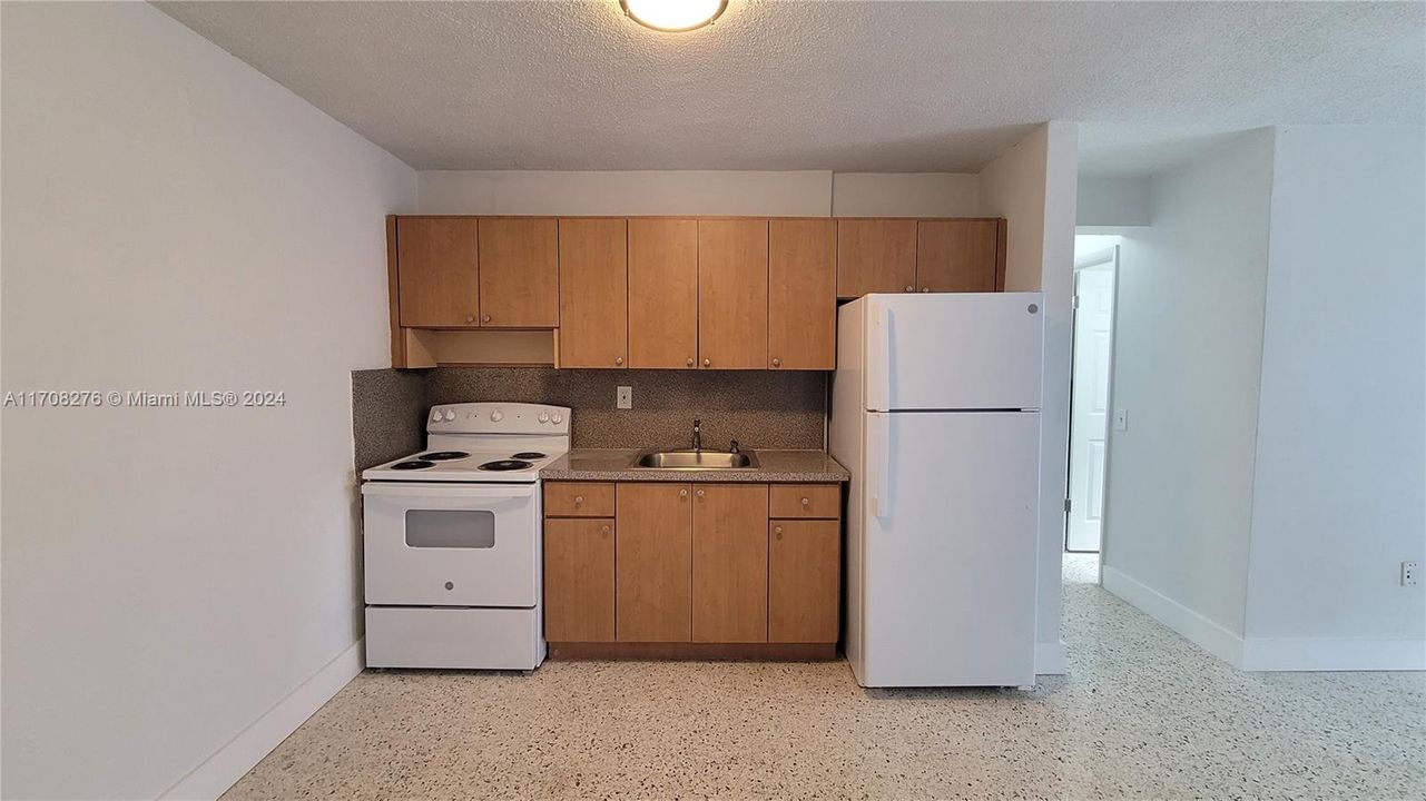 Active With Contract: $1,900 (2 beds, 1 baths, 0 Square Feet)