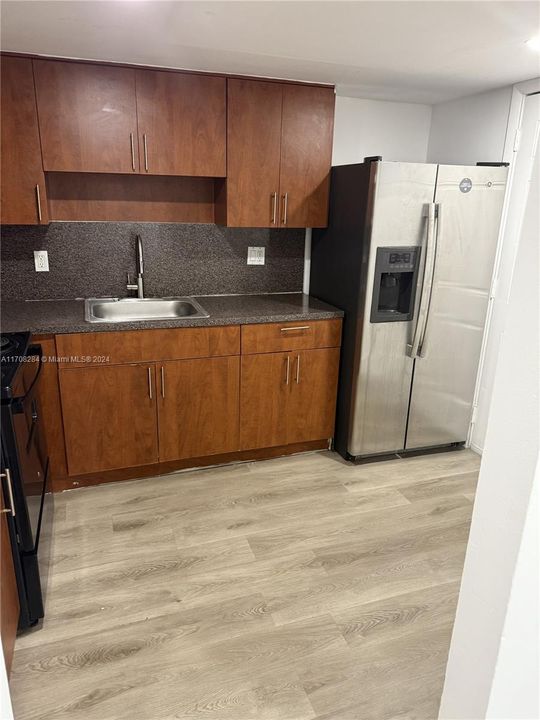 For Rent: $2,000 (2 beds, 2 baths, 894 Square Feet)