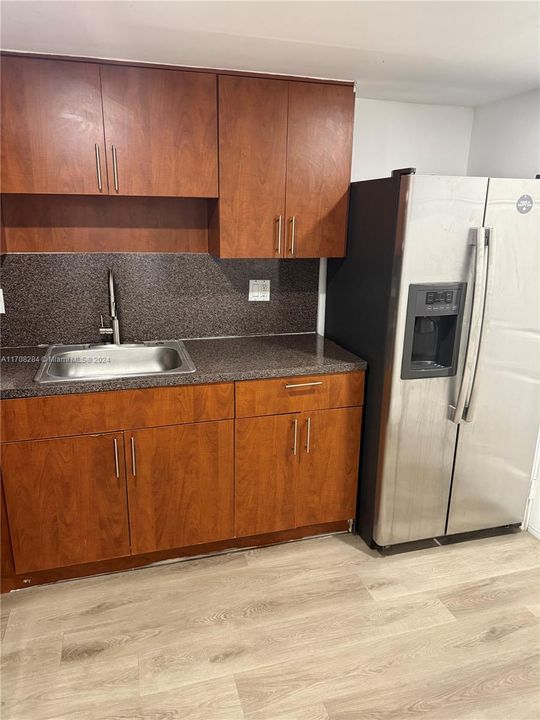 For Rent: $2,000 (2 beds, 2 baths, 894 Square Feet)