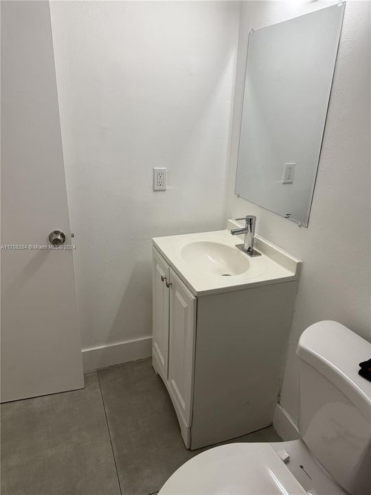 For Rent: $2,000 (2 beds, 2 baths, 894 Square Feet)