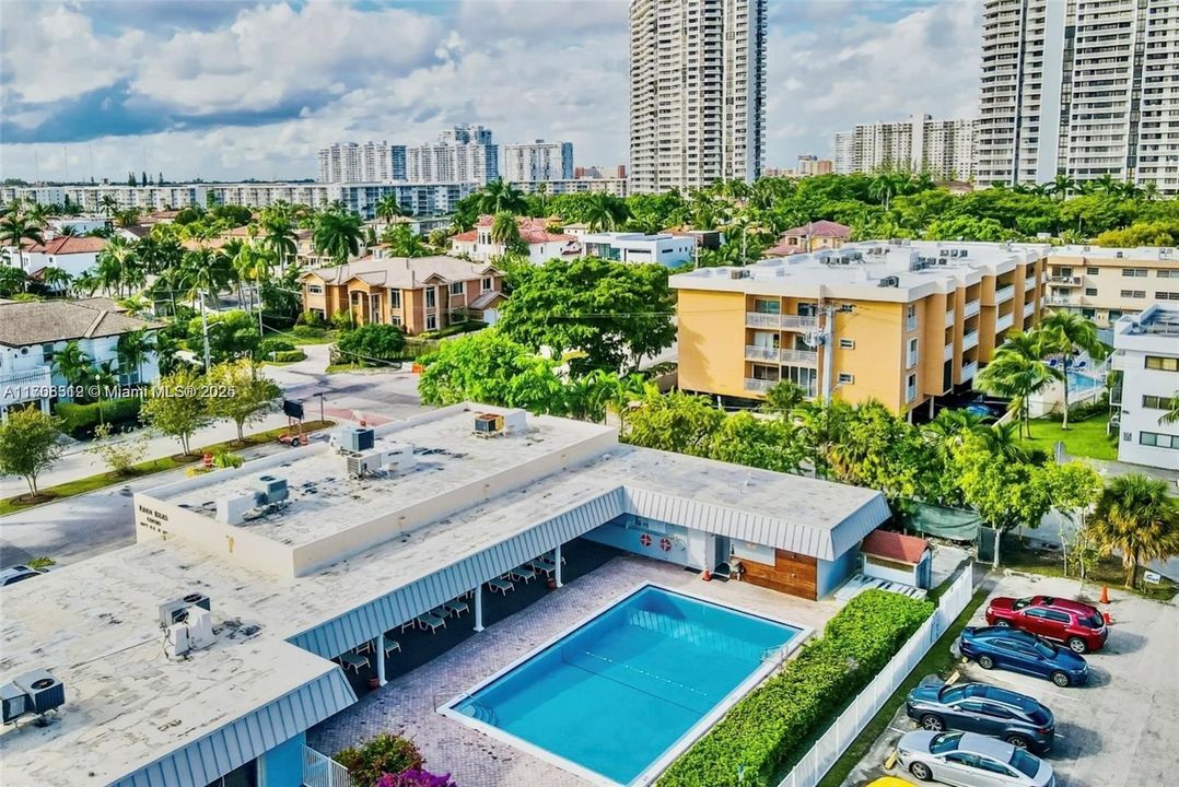 For Sale: $209,000 (1 beds, 1 baths, 812 Square Feet)