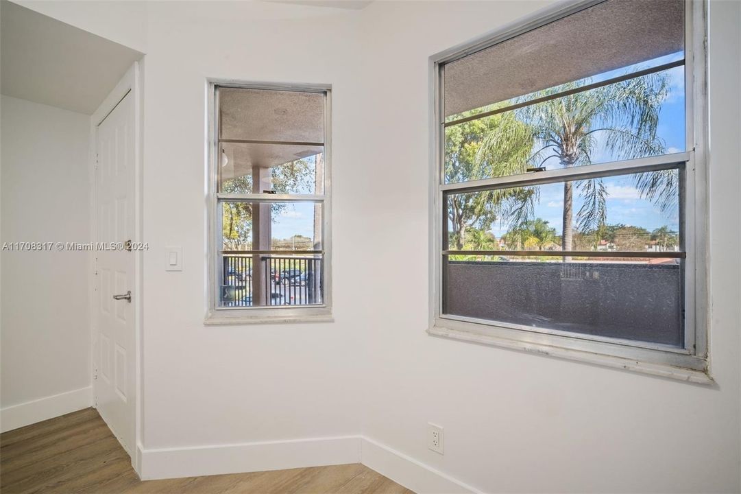 For Sale: $259,000 (2 beds, 2 baths, 1100 Square Feet)