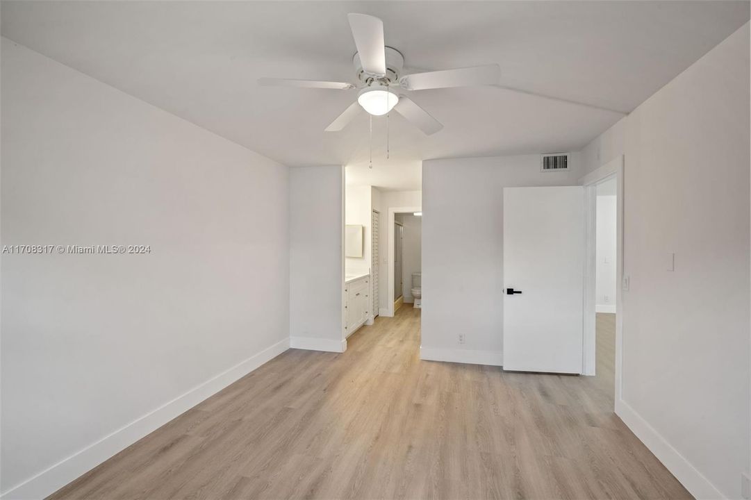 For Sale: $259,000 (2 beds, 2 baths, 1100 Square Feet)