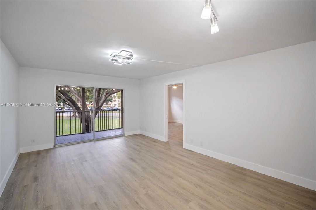 For Sale: $259,000 (2 beds, 2 baths, 1100 Square Feet)