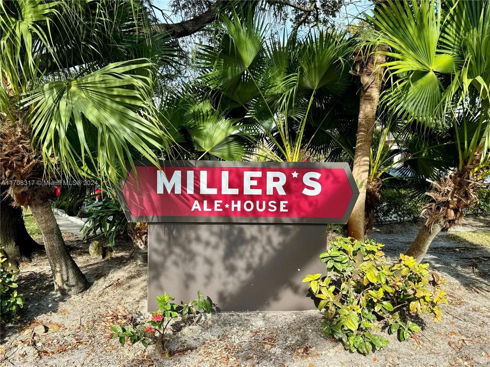 For Sale: $259,000 (2 beds, 2 baths, 1100 Square Feet)