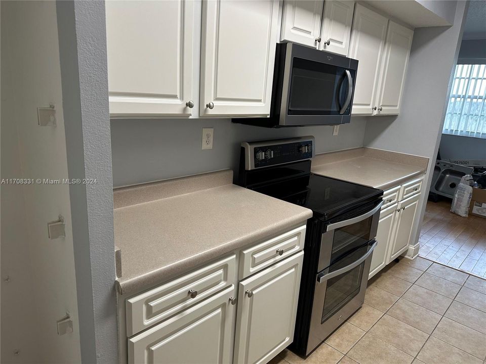 For Rent: $3,000 (2 beds, 2 baths, 1130 Square Feet)