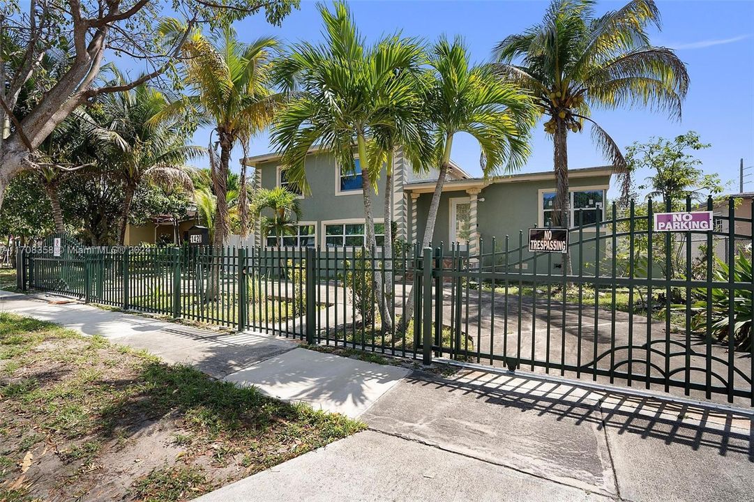 For Sale: $630,000 (5 beds, 3 baths, 2040 Square Feet)