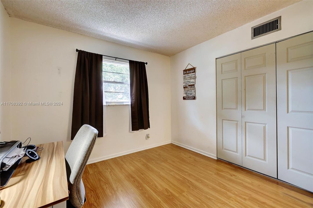 For Sale: $175,000 (2 beds, 2 baths, 920 Square Feet)