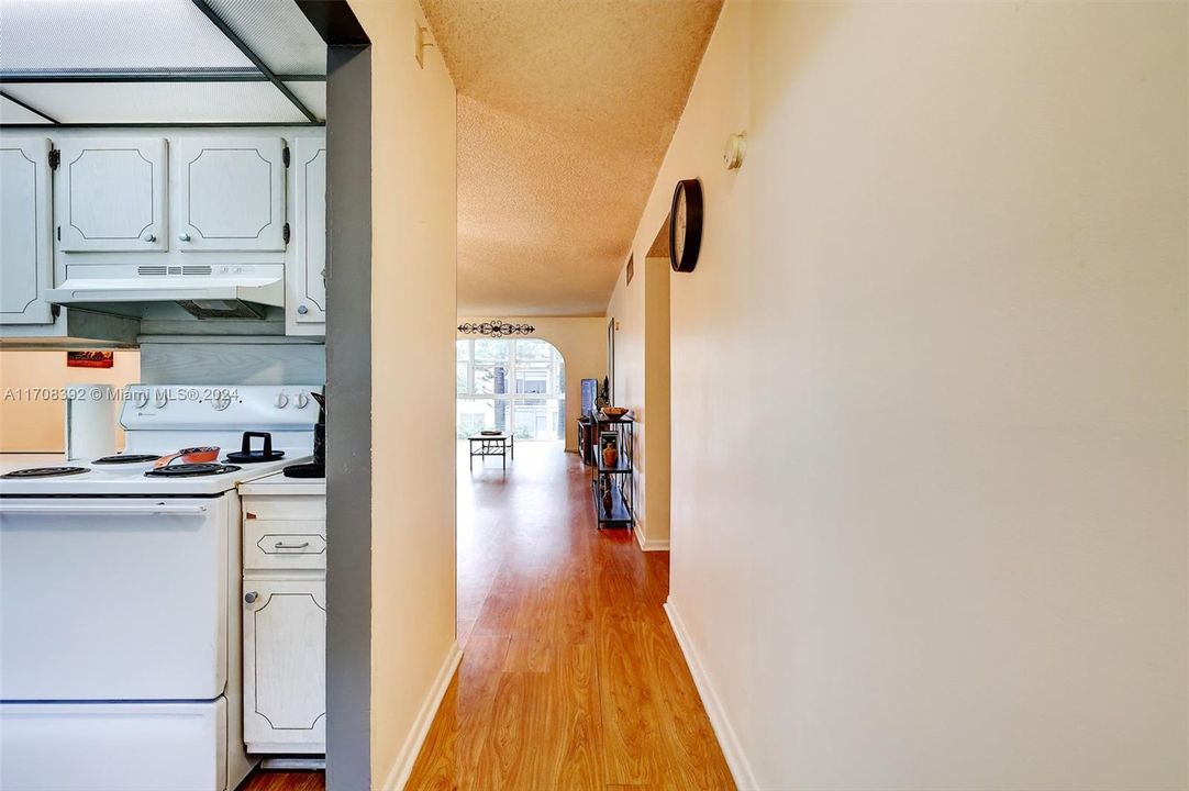 For Sale: $175,000 (2 beds, 2 baths, 920 Square Feet)