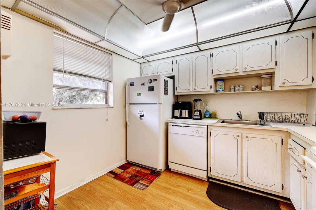 For Sale: $175,000 (2 beds, 2 baths, 920 Square Feet)