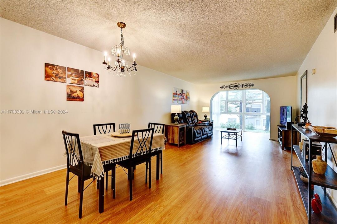 For Sale: $175,000 (2 beds, 2 baths, 920 Square Feet)