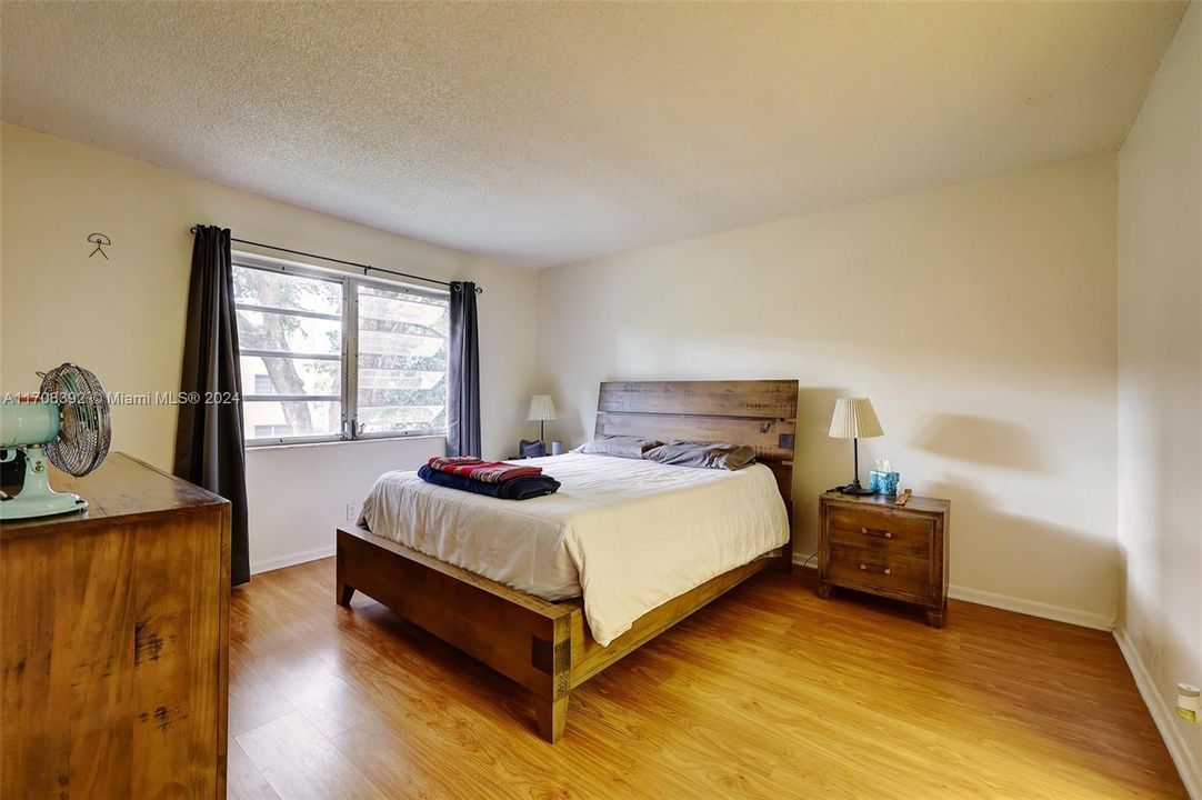 For Sale: $175,000 (2 beds, 2 baths, 920 Square Feet)