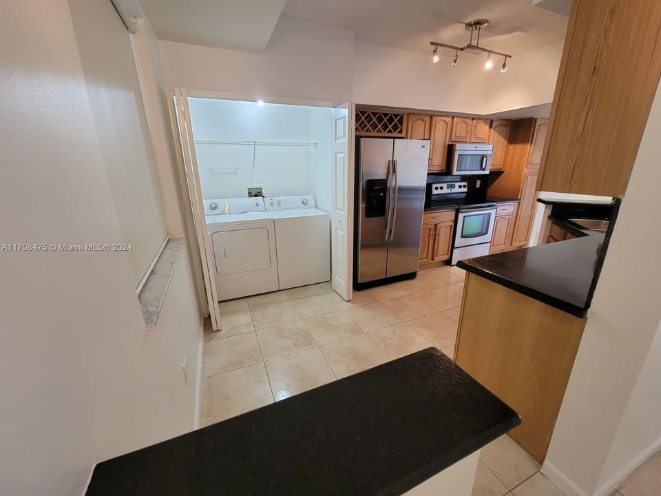 For Rent: $2,980 (2 beds, 2 baths, 1024 Square Feet)