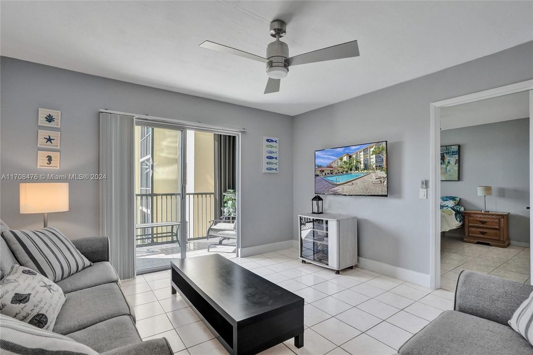 For Sale: $290,000 (2 beds, 2 baths, 1080 Square Feet)