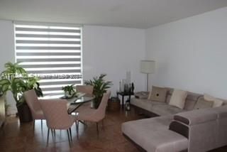 En Venta: $420,000 (2 camas, 2 baños, 955 Pies cuadrados)