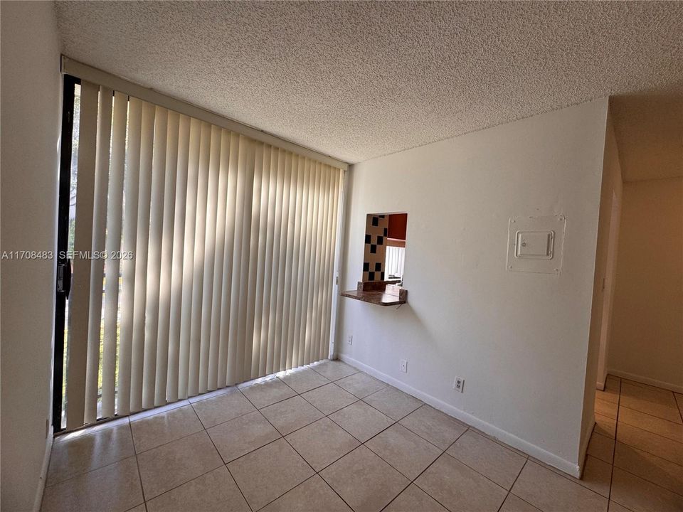 For Sale: $199,900 (1 beds, 1 baths, 640 Square Feet)