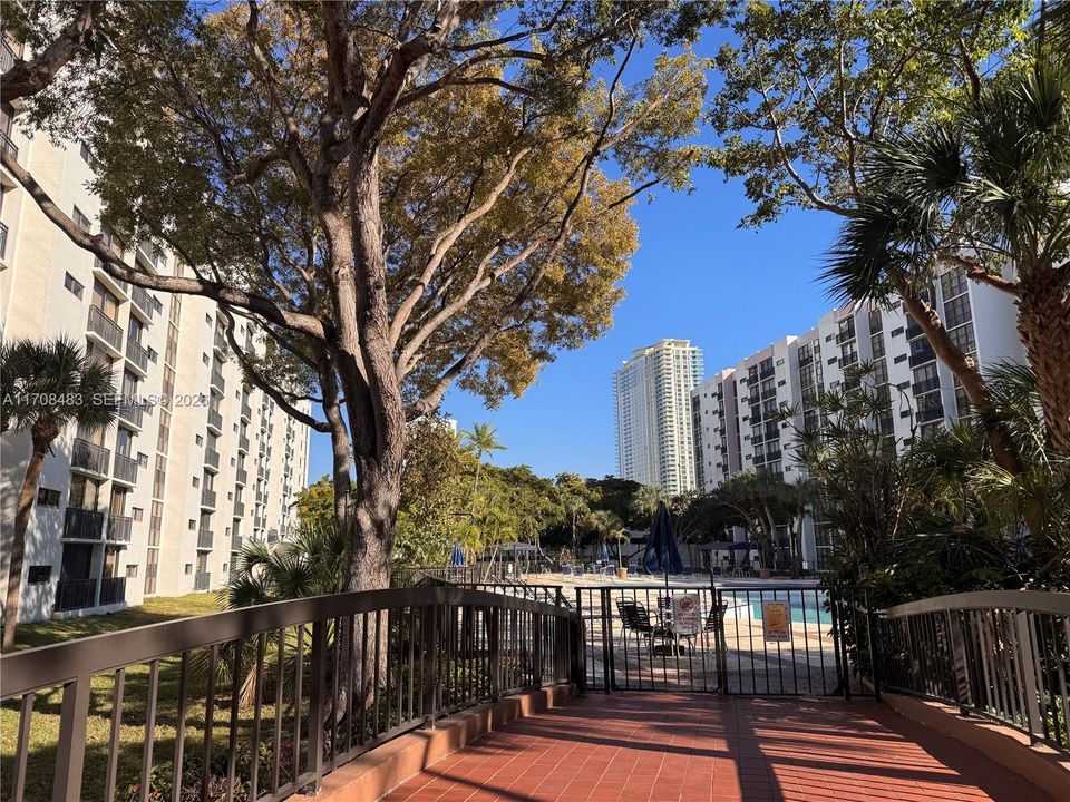 For Sale: $199,900 (1 beds, 1 baths, 640 Square Feet)