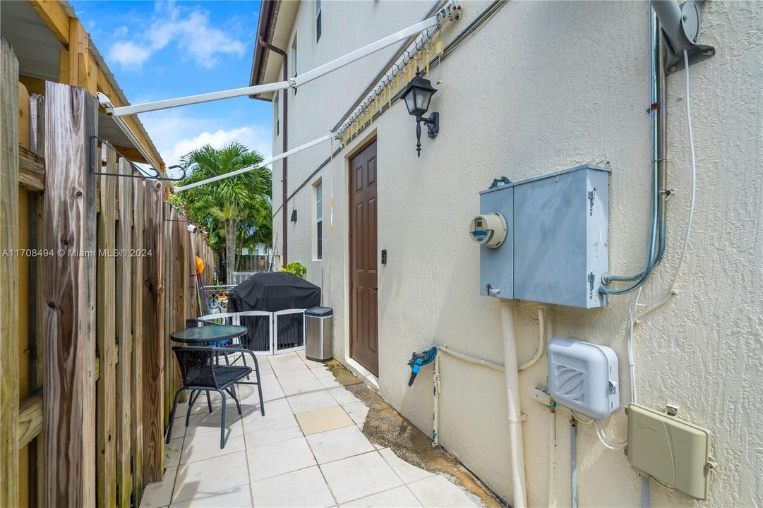 independent entrance to apartment