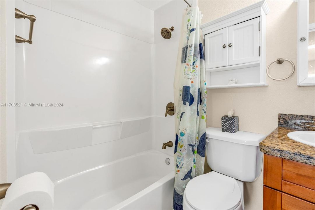 For Sale: $1,179,000 (2 beds, 2 baths, 960 Square Feet)