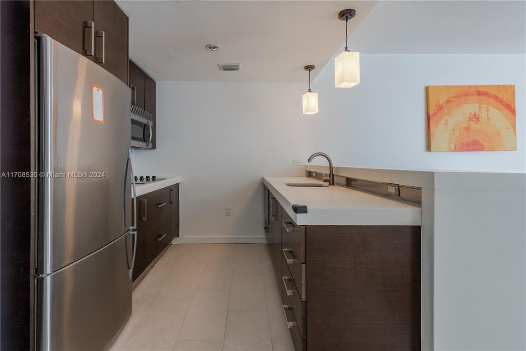 For Sale: $419,000 (1 beds, 1 baths, 672 Square Feet)