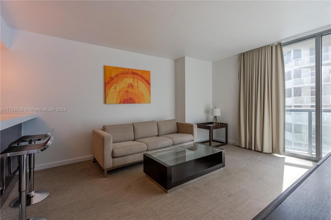 For Sale: $419,000 (1 beds, 1 baths, 672 Square Feet)