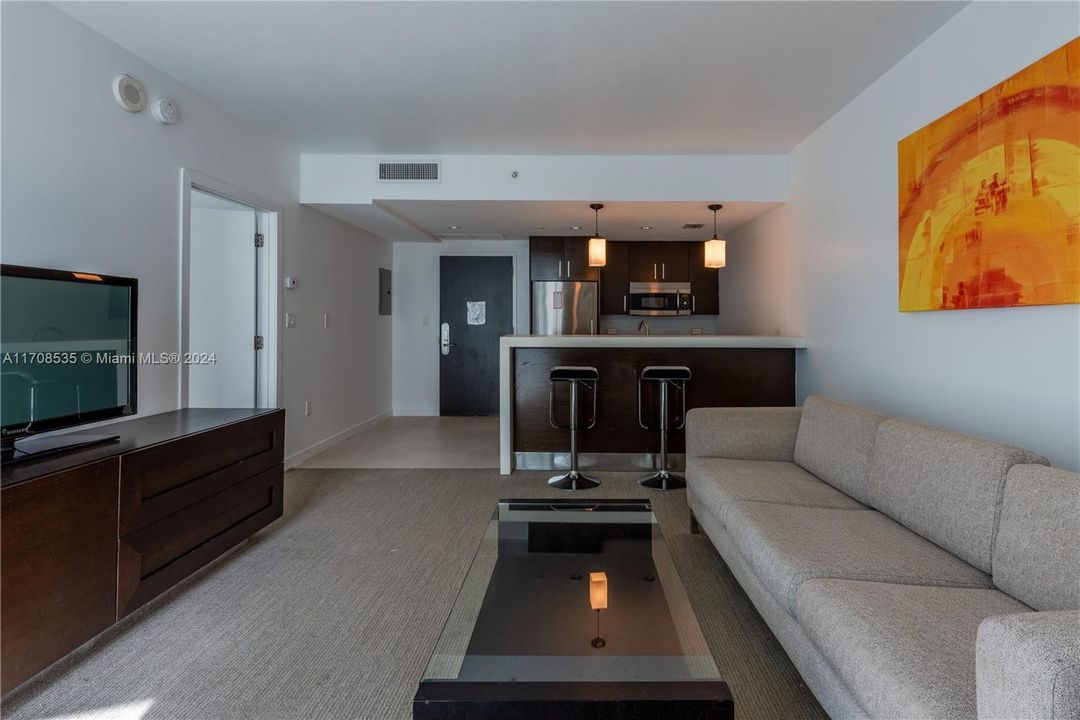 For Sale: $419,000 (1 beds, 1 baths, 672 Square Feet)