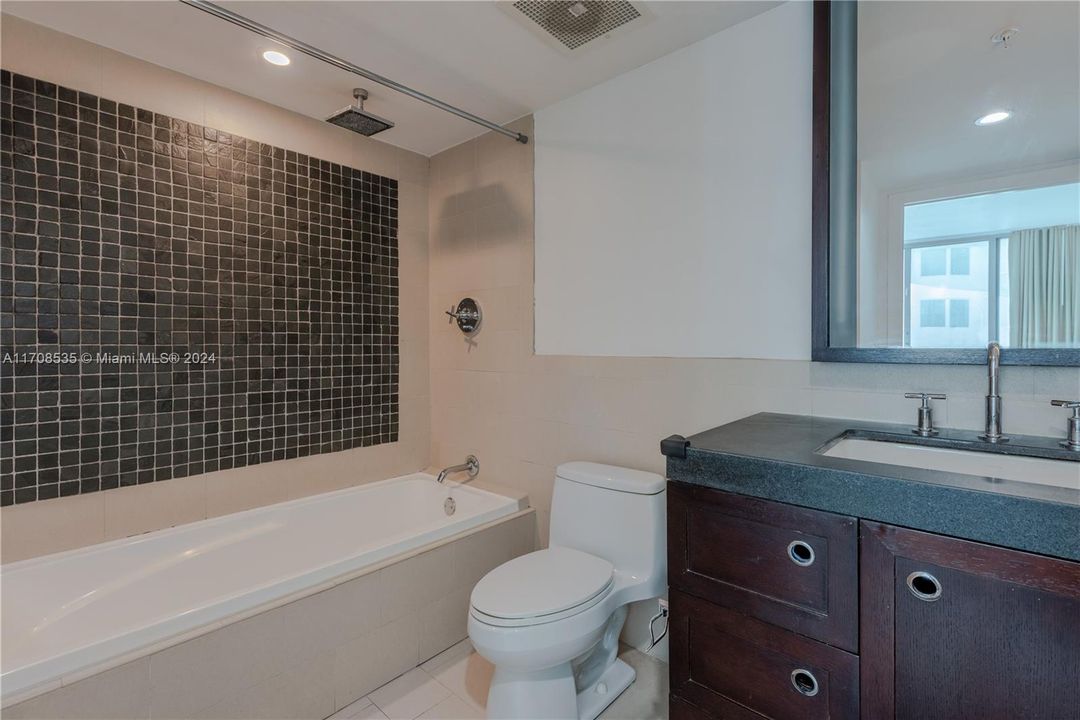 For Sale: $419,000 (1 beds, 1 baths, 672 Square Feet)