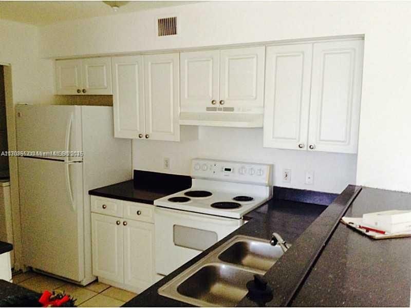 For Rent: $2,200 (3 beds, 2 baths, 1080 Square Feet)