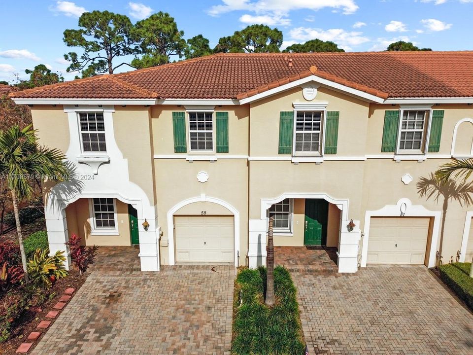 1 Car Garage with 2 Car Driveway