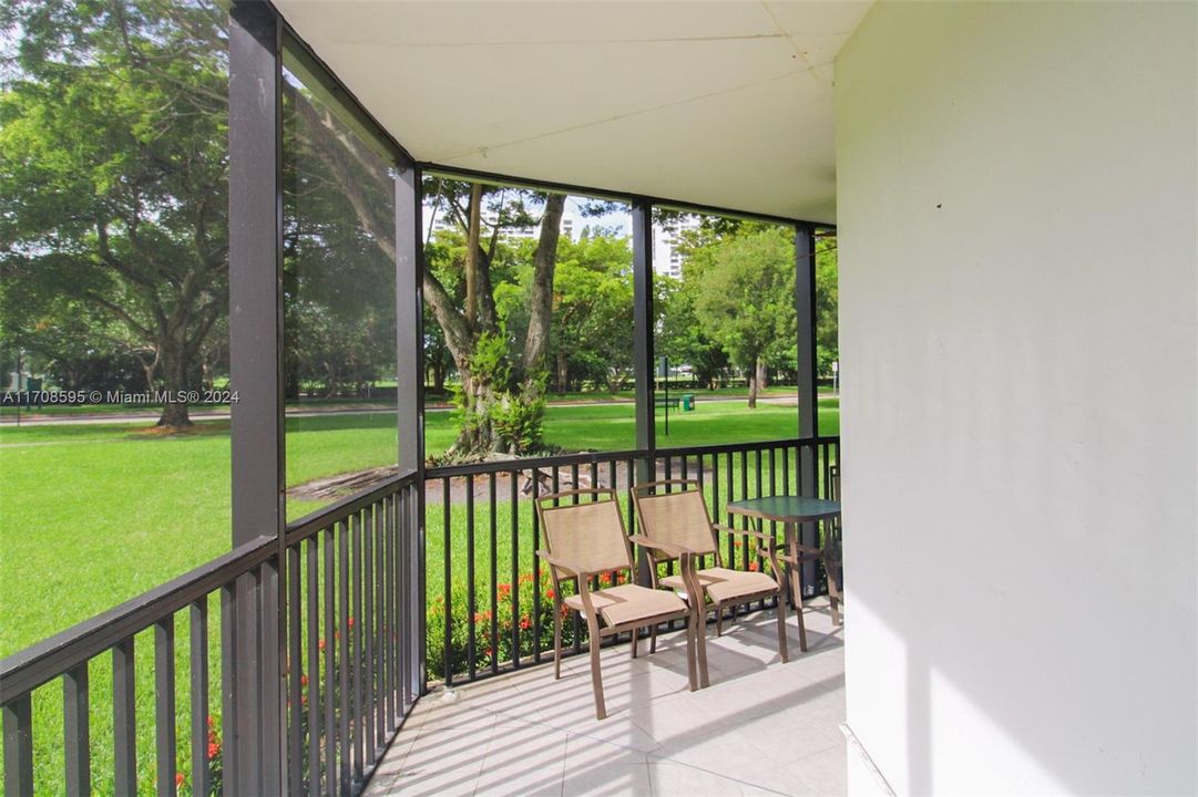 For Sale: $299,000 (2 beds, 2 baths, 1081 Square Feet)