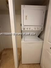 Active With Contract: $2,500 (2 beds, 2 baths, 924 Square Feet)