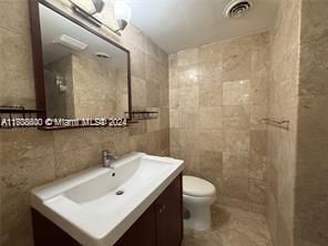 Active With Contract: $2,500 (2 beds, 2 baths, 924 Square Feet)