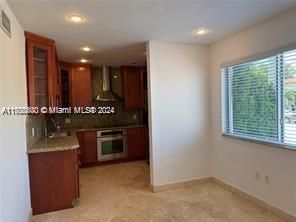 Active With Contract: $2,500 (2 beds, 2 baths, 924 Square Feet)