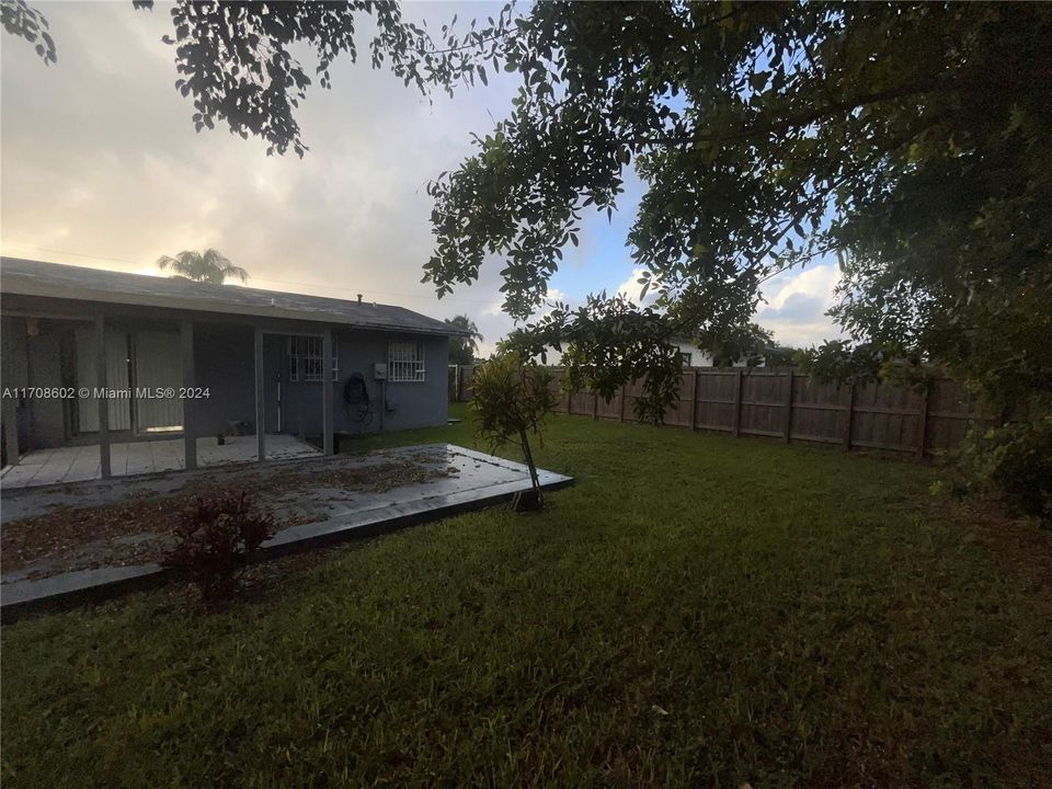 For Sale: $389,900 (3 beds, 2 baths, 1275 Square Feet)