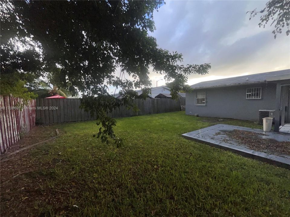 For Sale: $389,900 (3 beds, 2 baths, 1275 Square Feet)