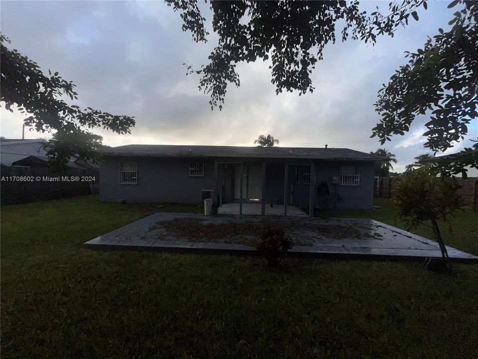 For Sale: $389,900 (3 beds, 2 baths, 1275 Square Feet)