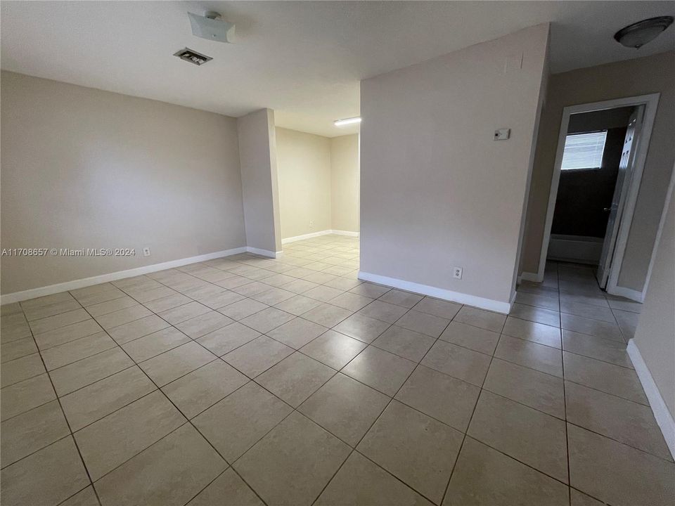 Active With Contract: $1,825 (2 beds, 1 baths, 1493 Square Feet)