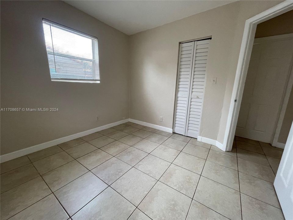 Active With Contract: $1,825 (2 beds, 1 baths, 1493 Square Feet)