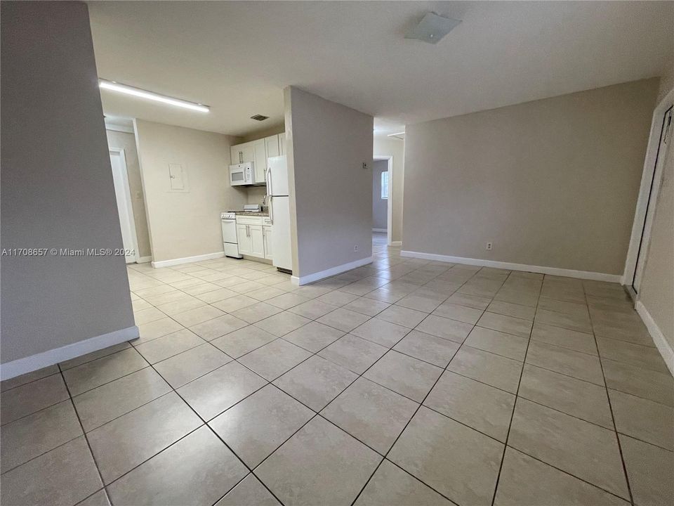 Active With Contract: $1,825 (2 beds, 1 baths, 1493 Square Feet)