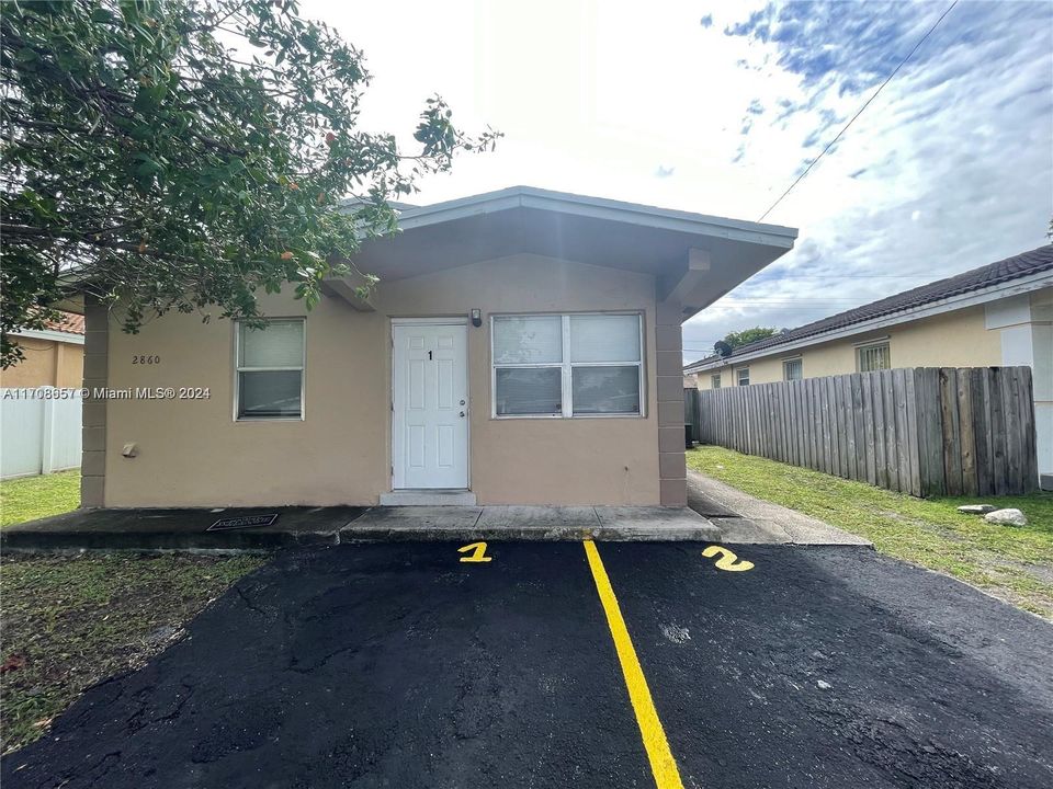 Active With Contract: $1,825 (2 beds, 1 baths, 1493 Square Feet)