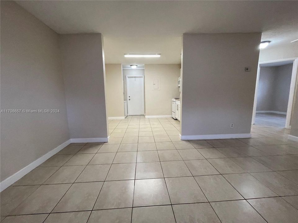 Active With Contract: $1,825 (2 beds, 1 baths, 1493 Square Feet)